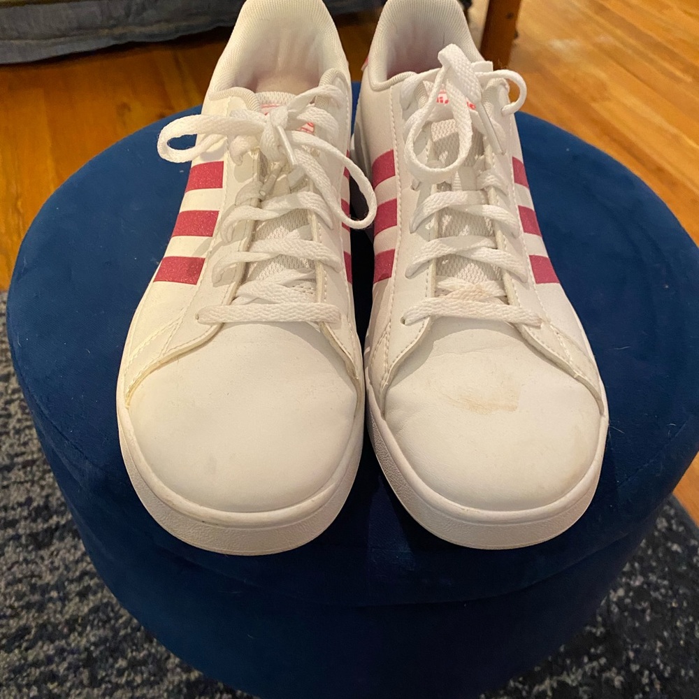 Adidas court shoes men’s size 6 women’s size 7 1/2,